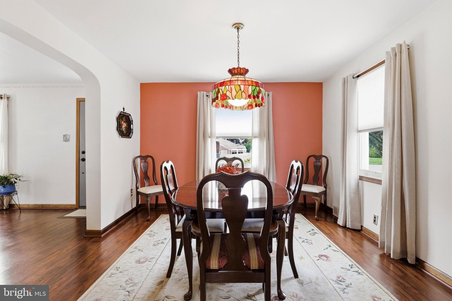 527 Saxer Avenue photo 9