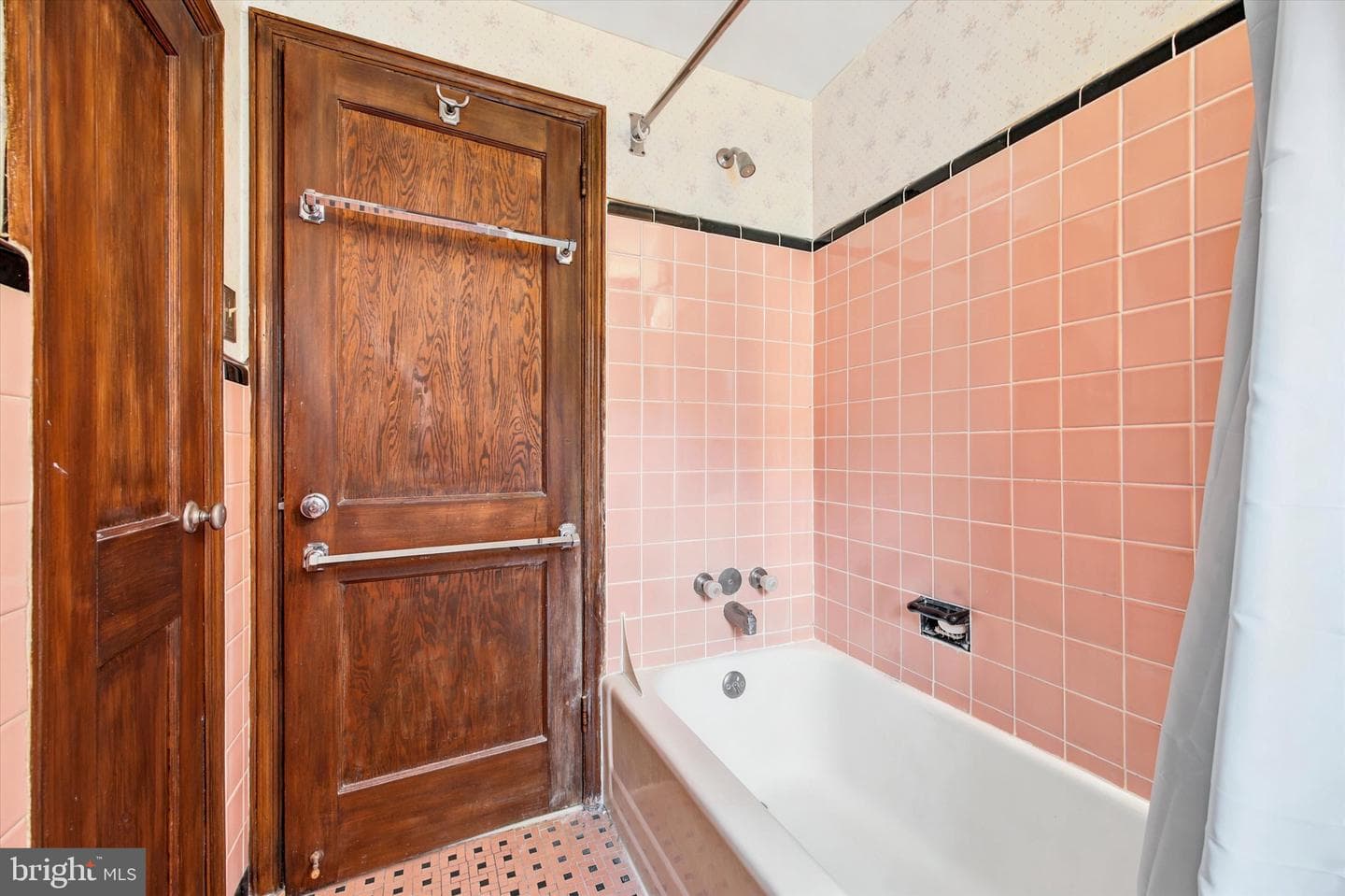546 Arlington Avenue photo 23