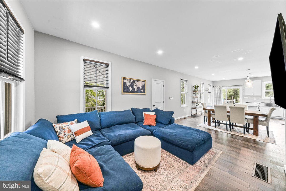 204 S Pennell Road photo 13