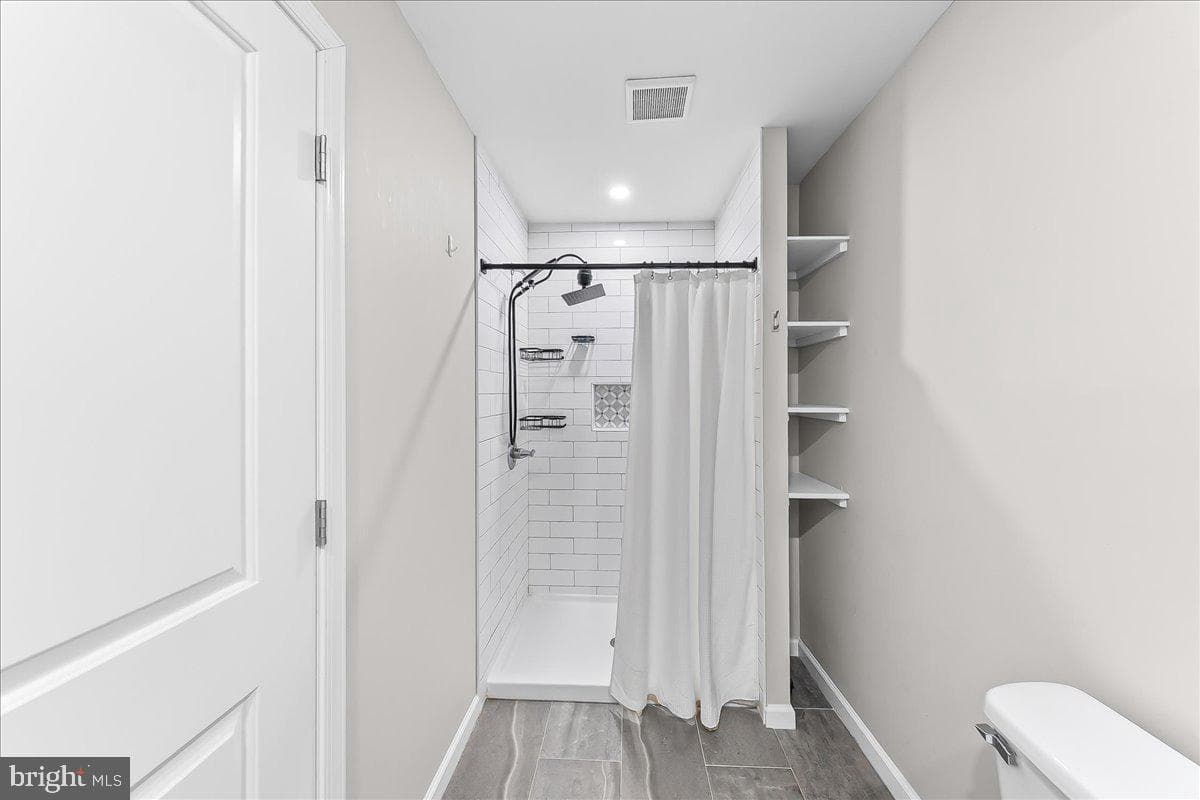 204 S Pennell Road photo 18