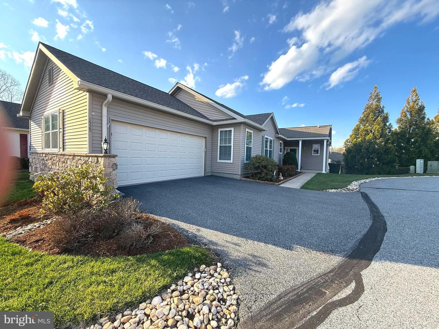 1525 Tack Place photo 4
