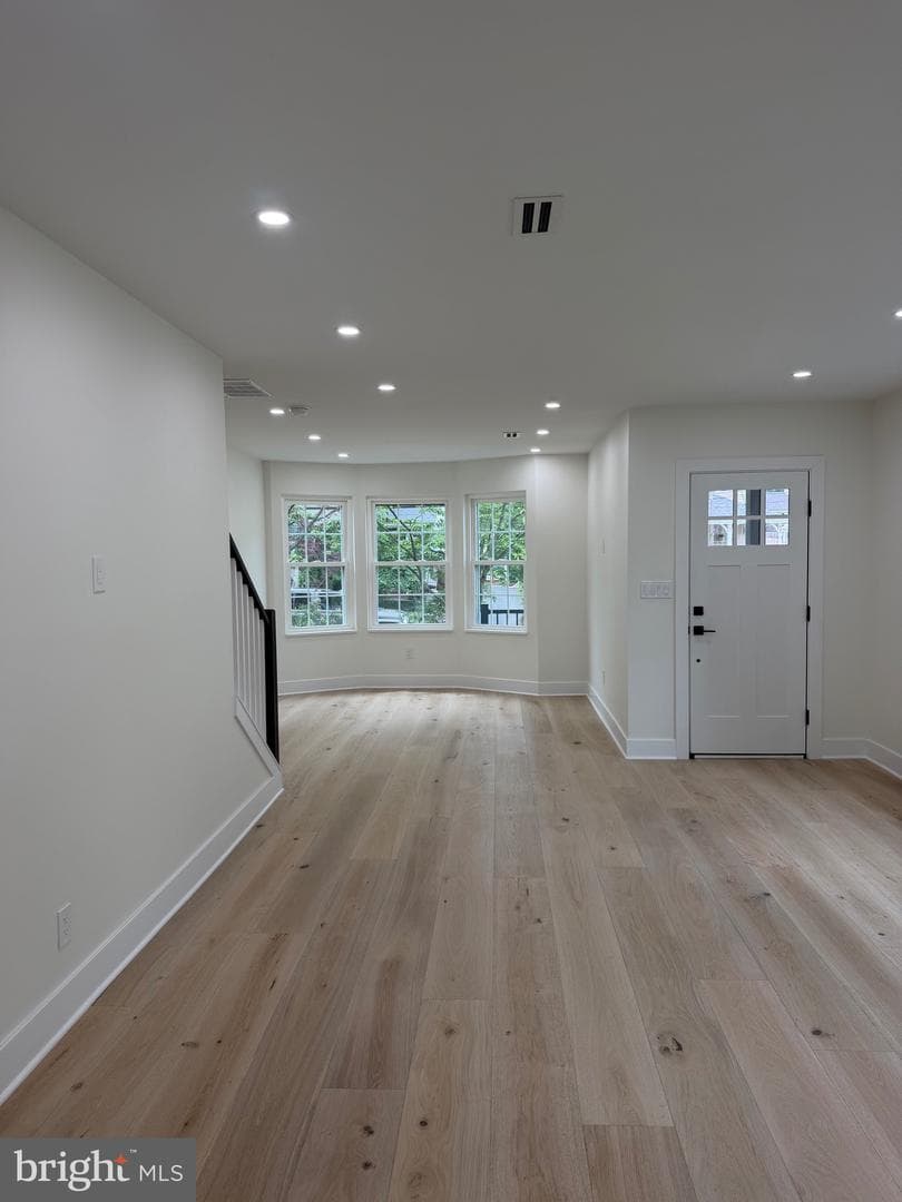 256 Willow Avenue photo 8