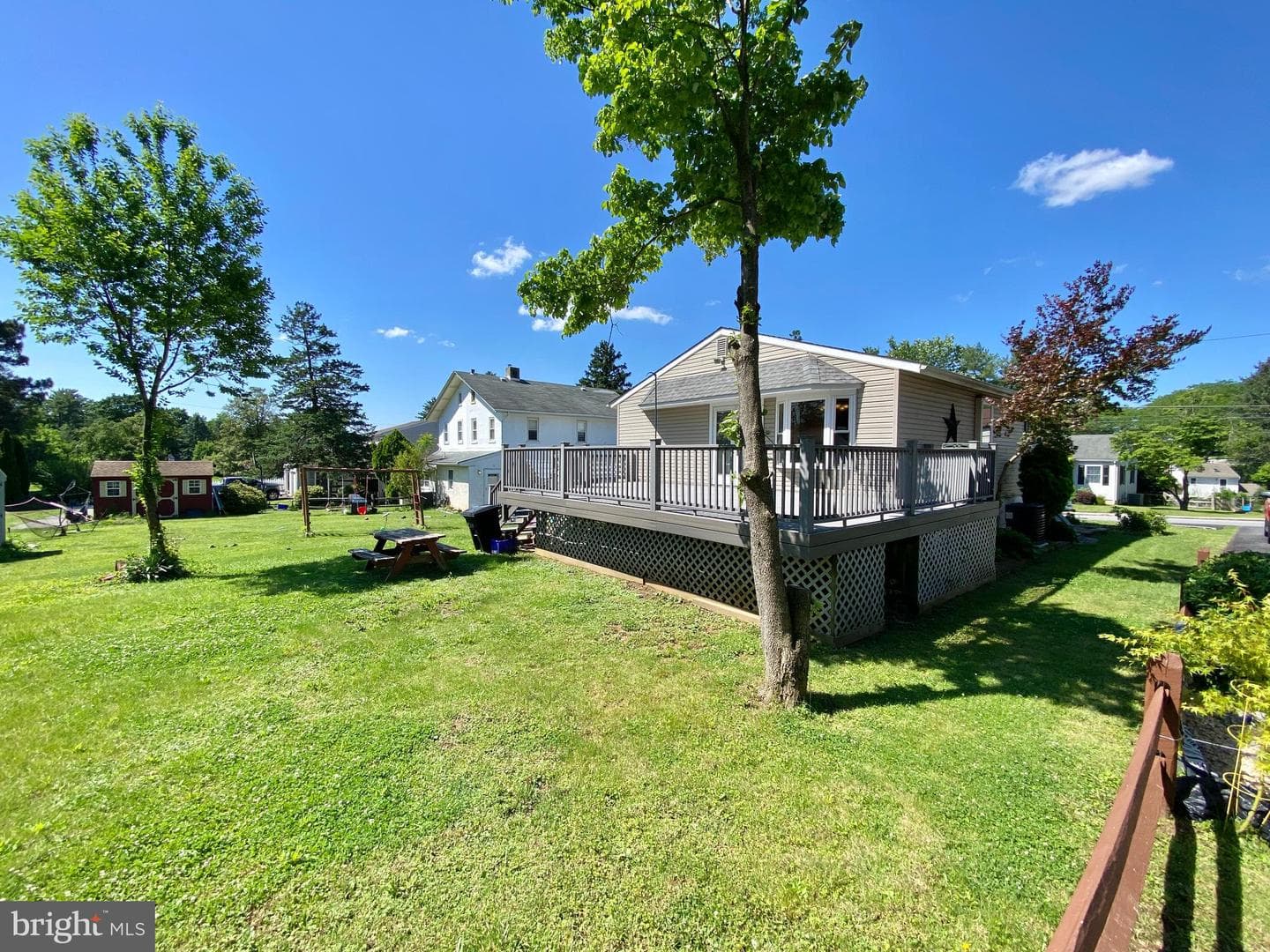 227 Elm Avenue photo 32