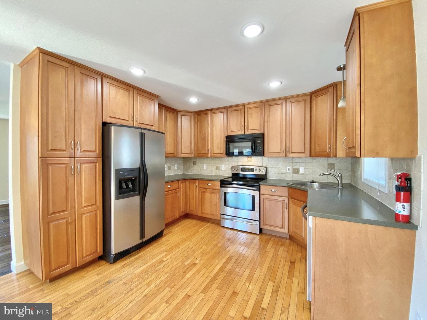 227 Elm Avenue photo 4
