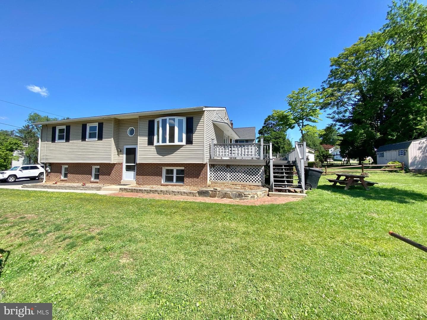 227 Elm Avenue photo 41