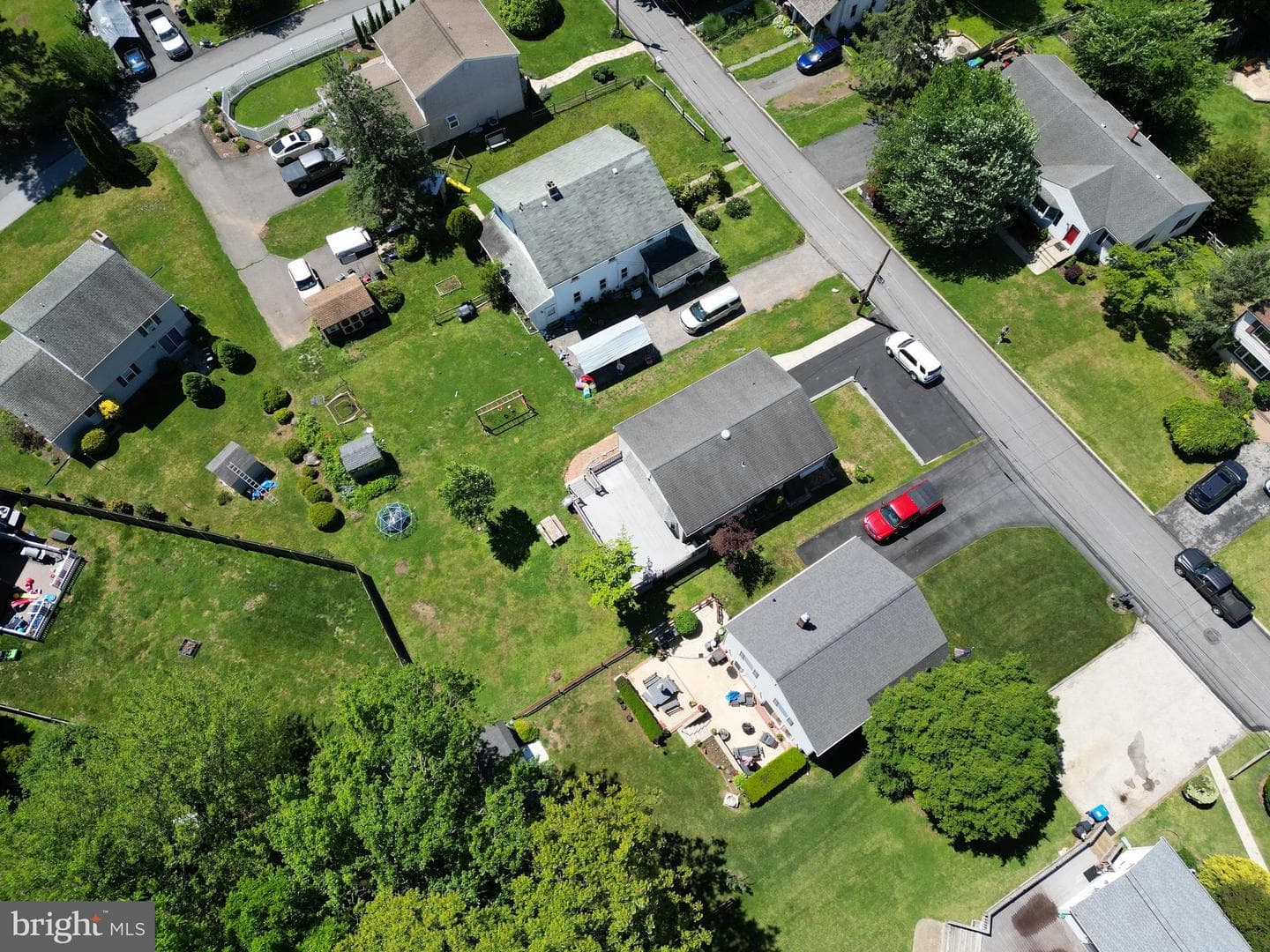 227 Elm Avenue photo 46