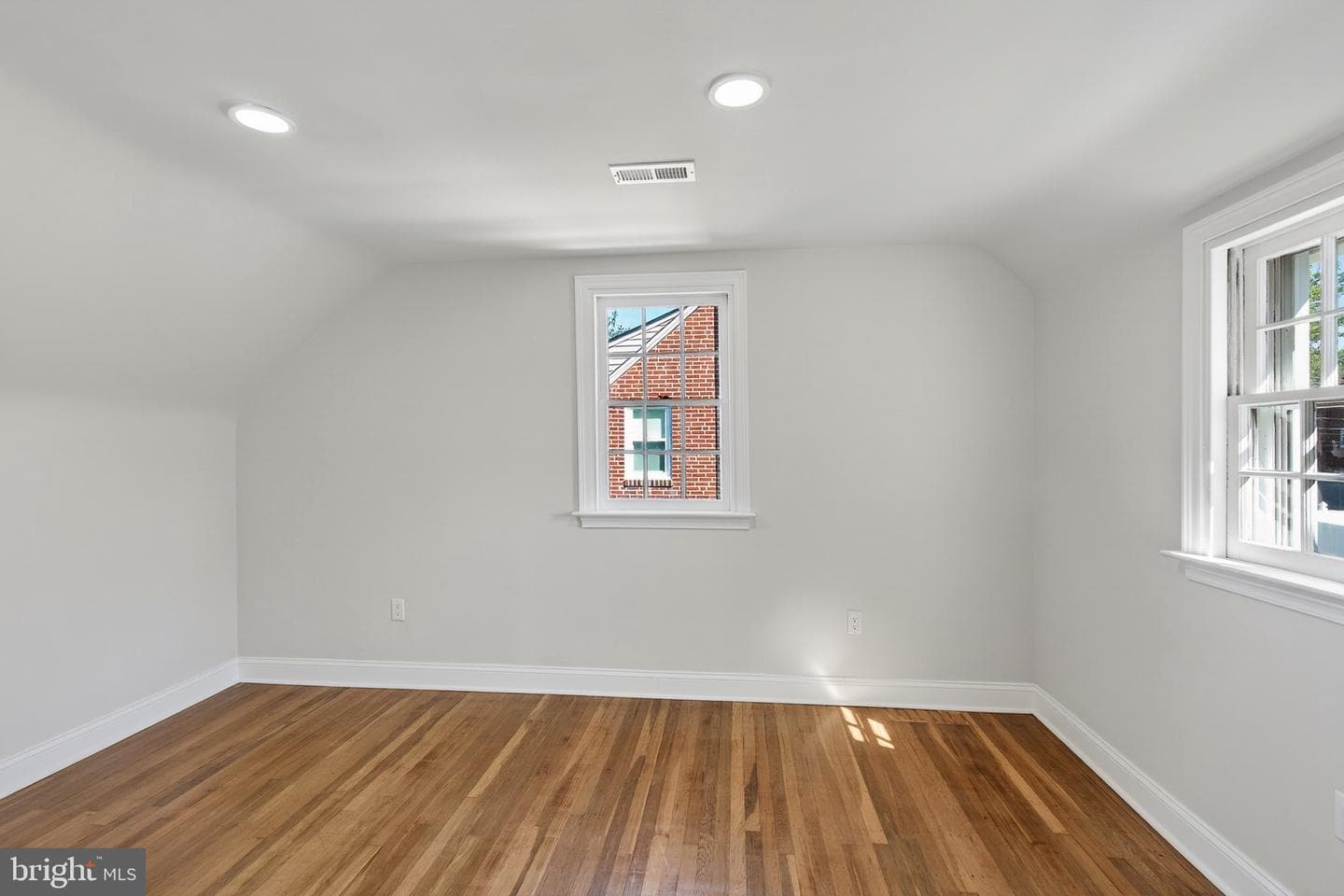 542 Stanbridge Road photo 34
