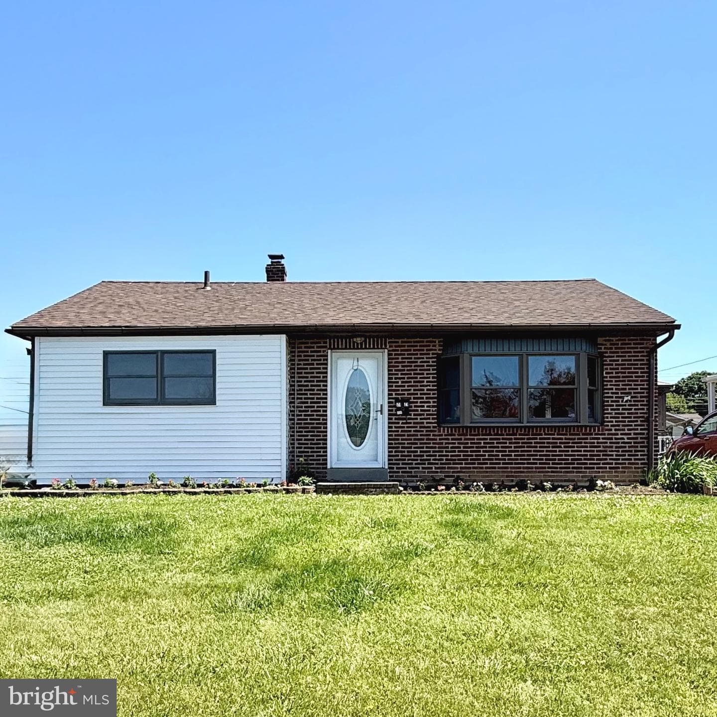 2121 N Lee Lane