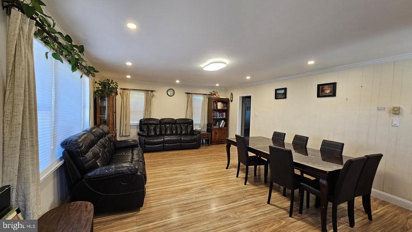 105 Scheivert Avenue photo 5