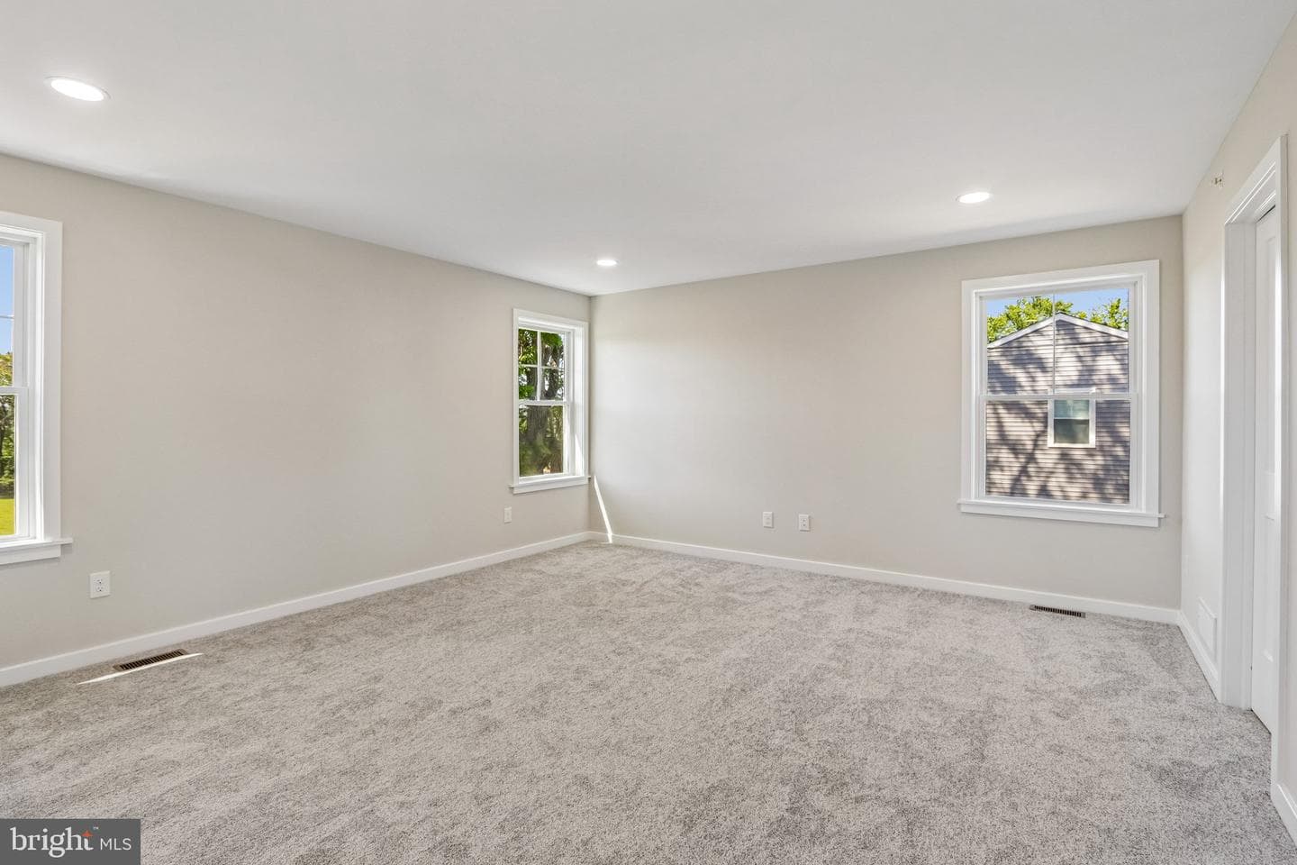 218 4th Avenue photo 27