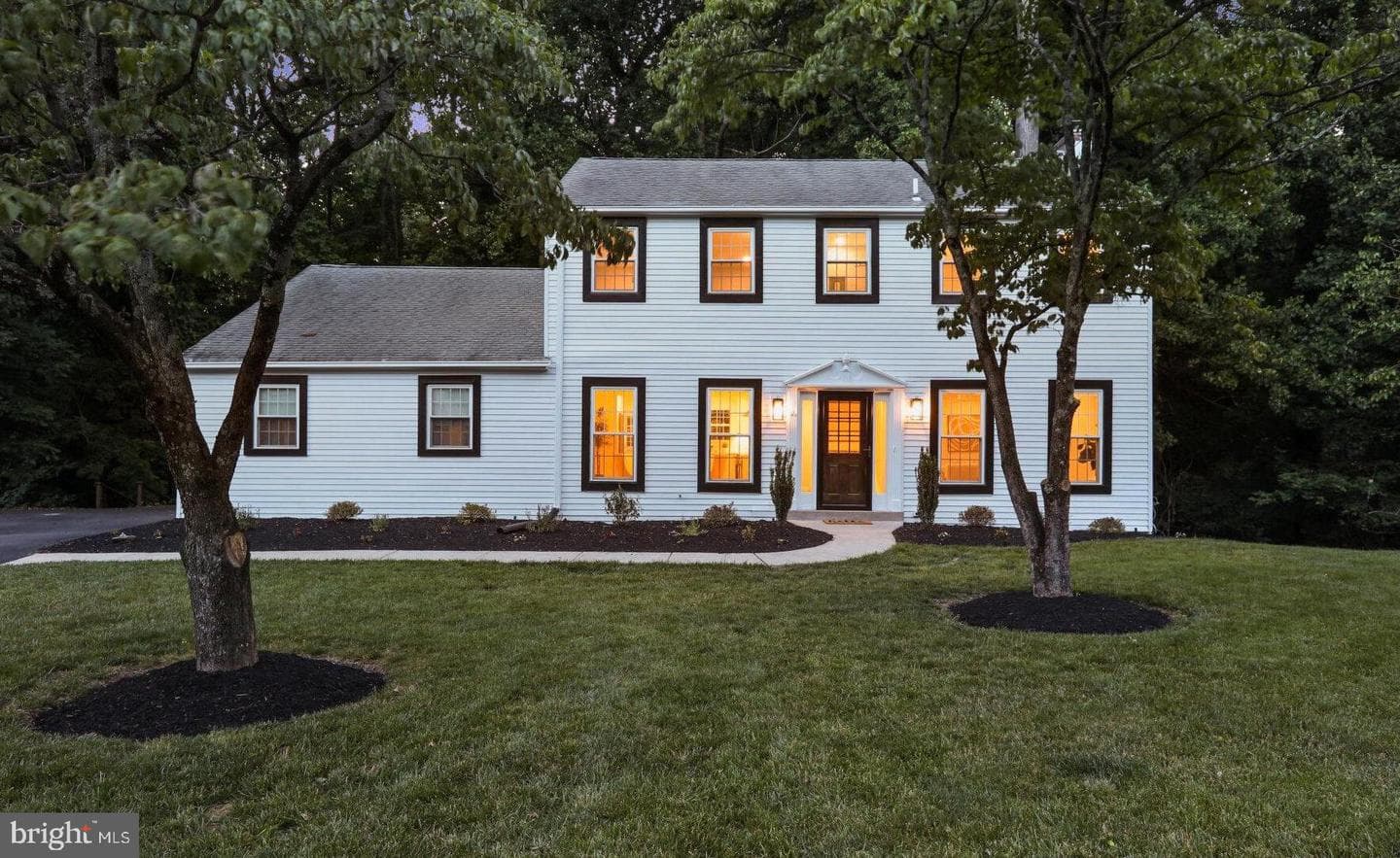 688 Meadowbrook Lane photo 2