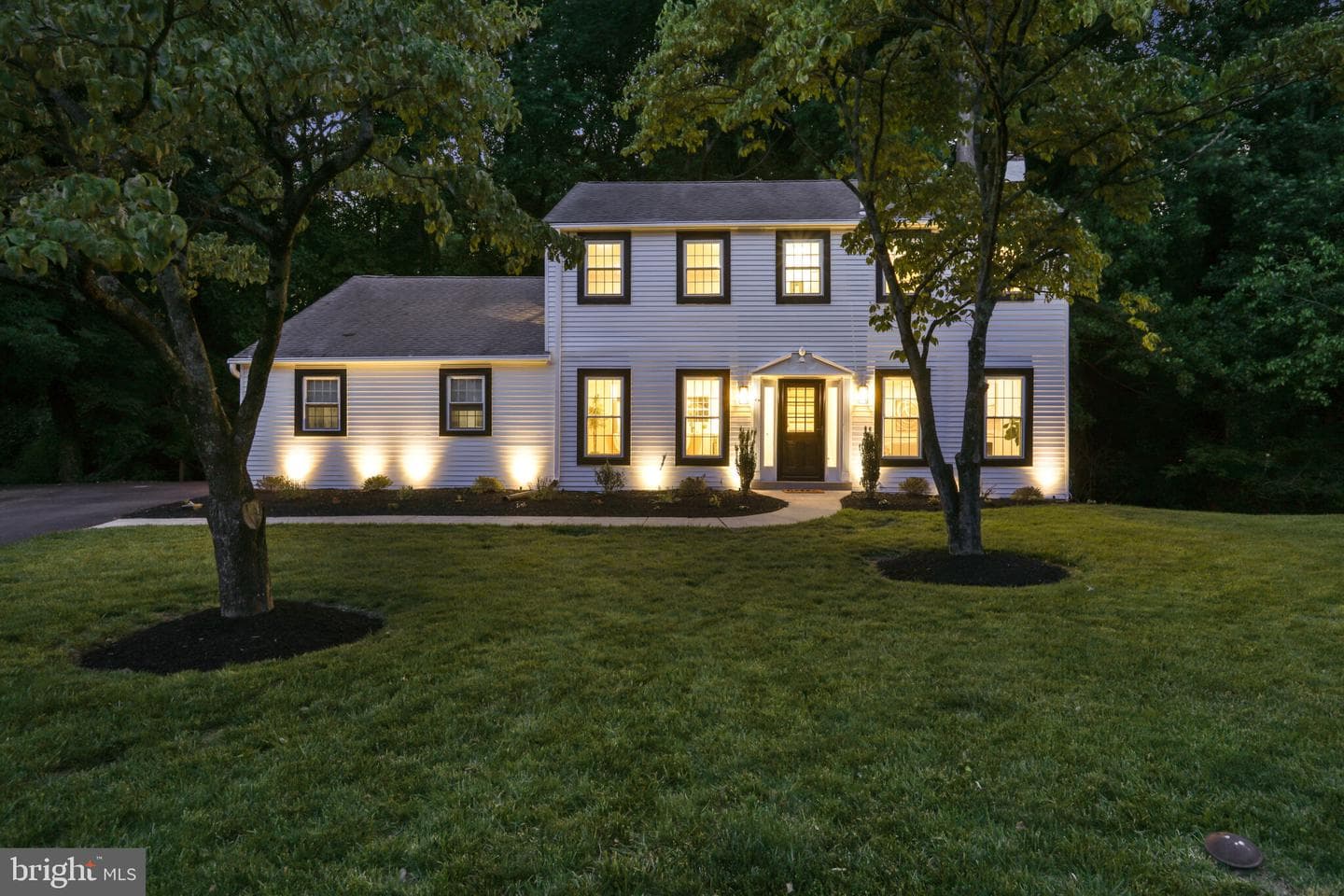 688 Meadowbrook Lane photo 3