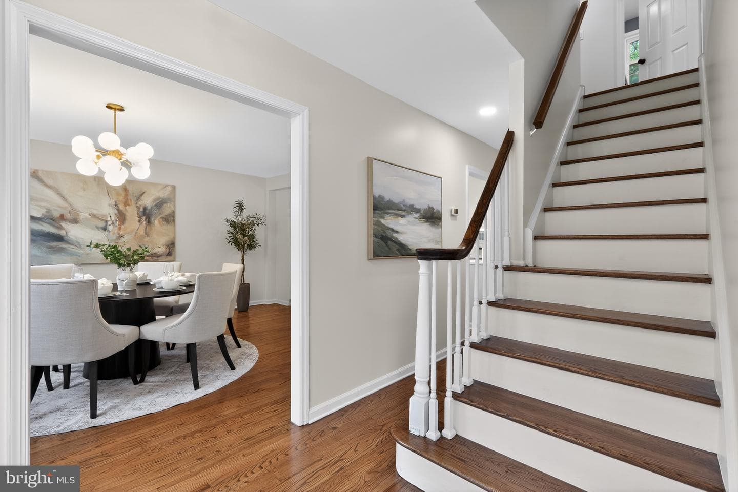 688 Meadowbrook Lane photo 9