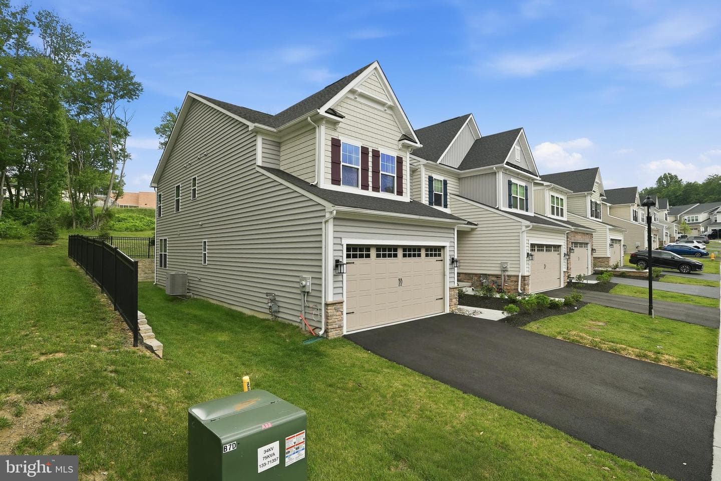 411 W Ponds Edge Drive photo 3