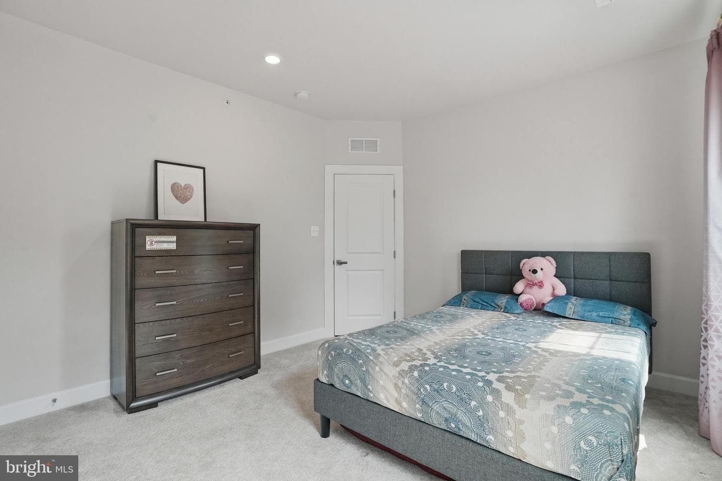 411 W Ponds Edge Drive photo 31