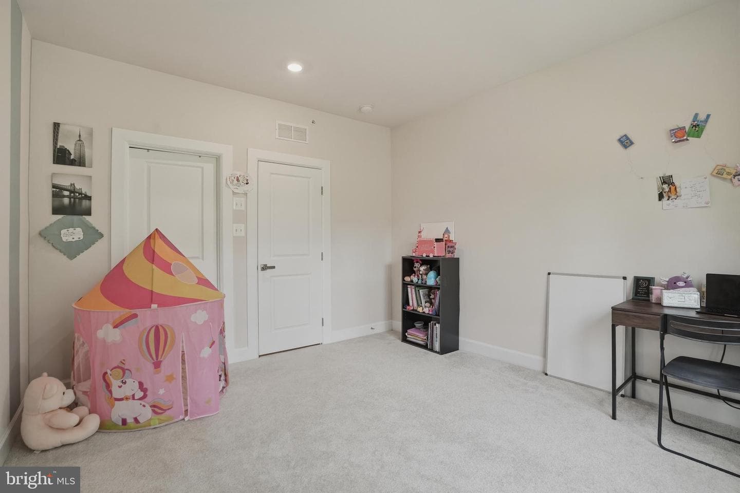 411 W Ponds Edge Drive photo 34