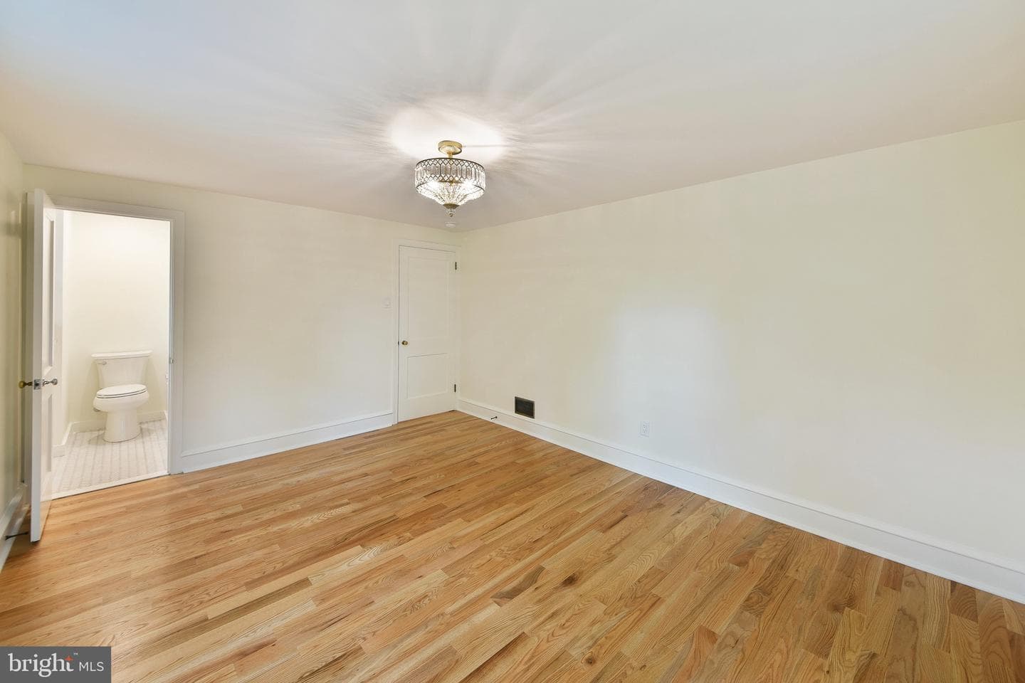 629 University Place photo 20