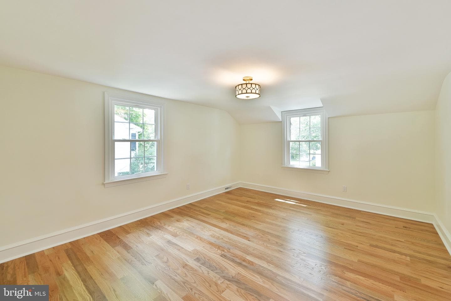 629 University Place photo 22