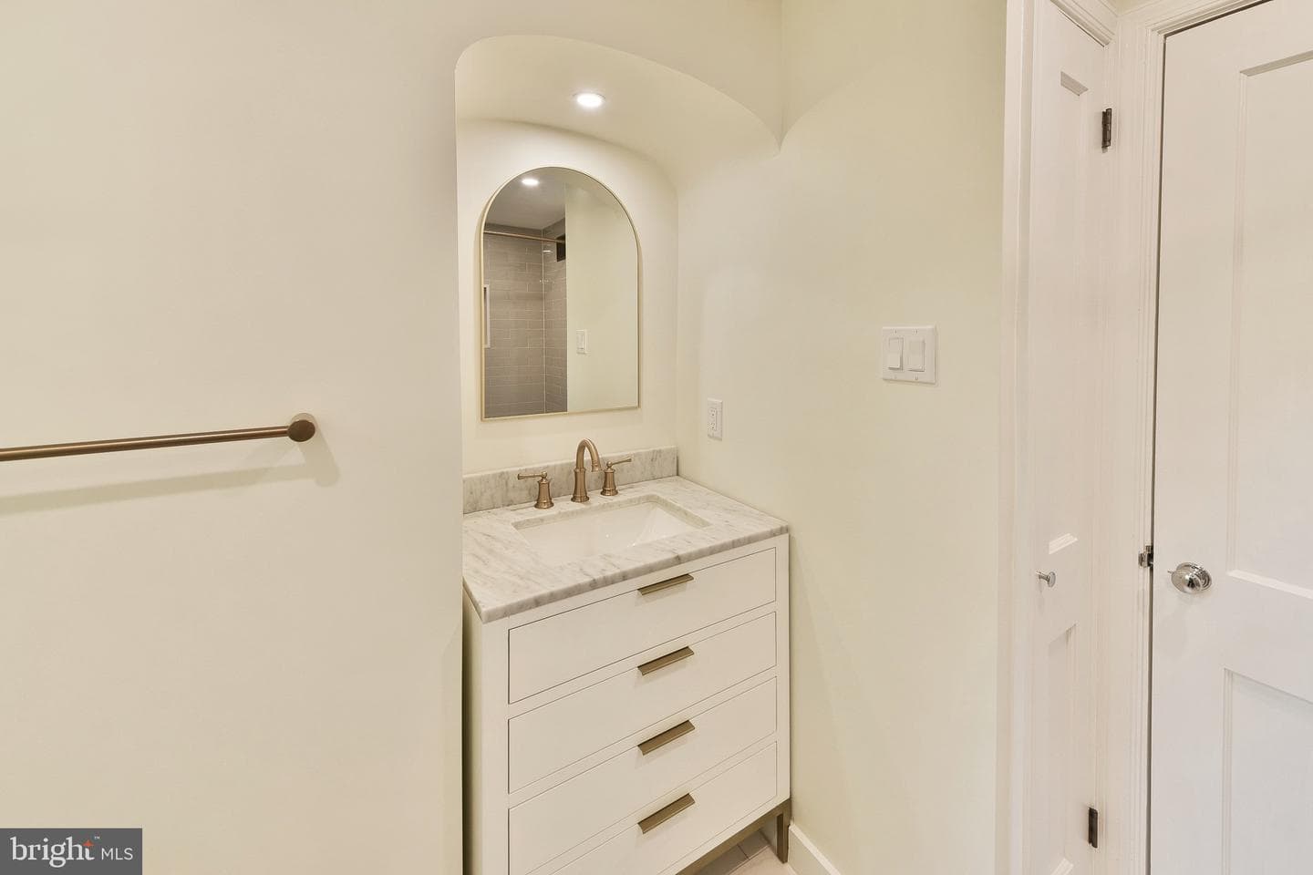 629 University Place photo 26