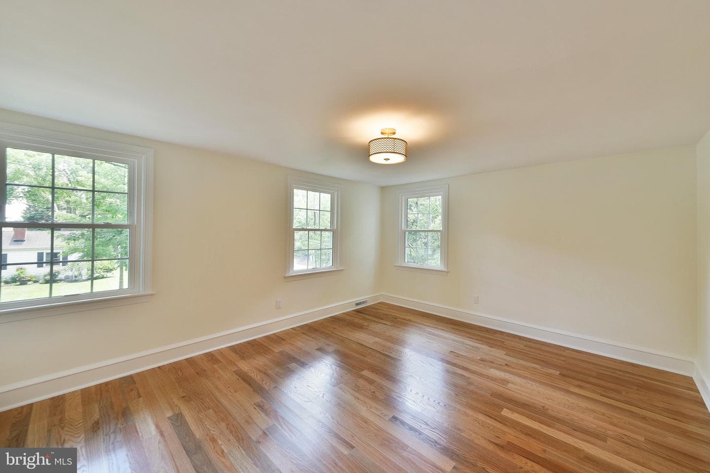 629 University Place photo 27