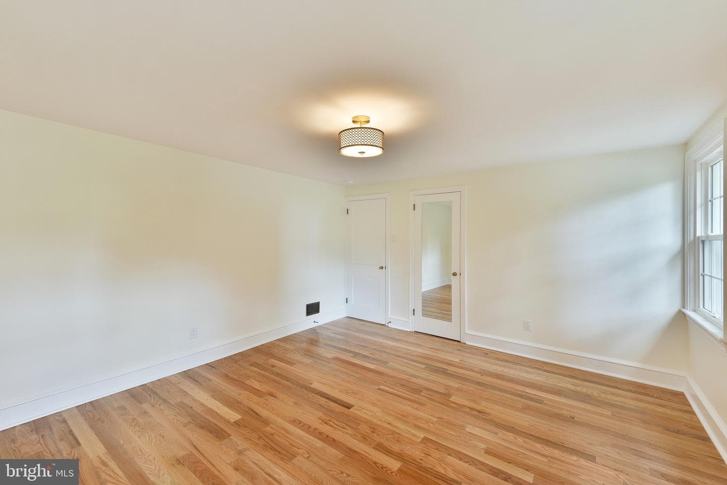 629 University Place photo 28
