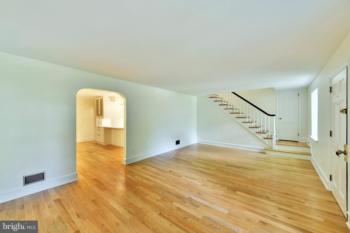 629 University Place photo 9