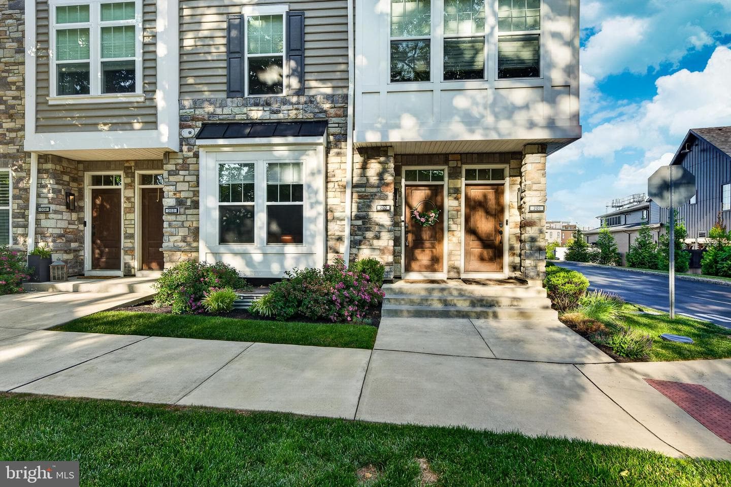 202 Charles Ellis Drive photo 2