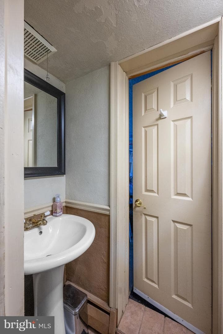 260 Avon Road photo 26
