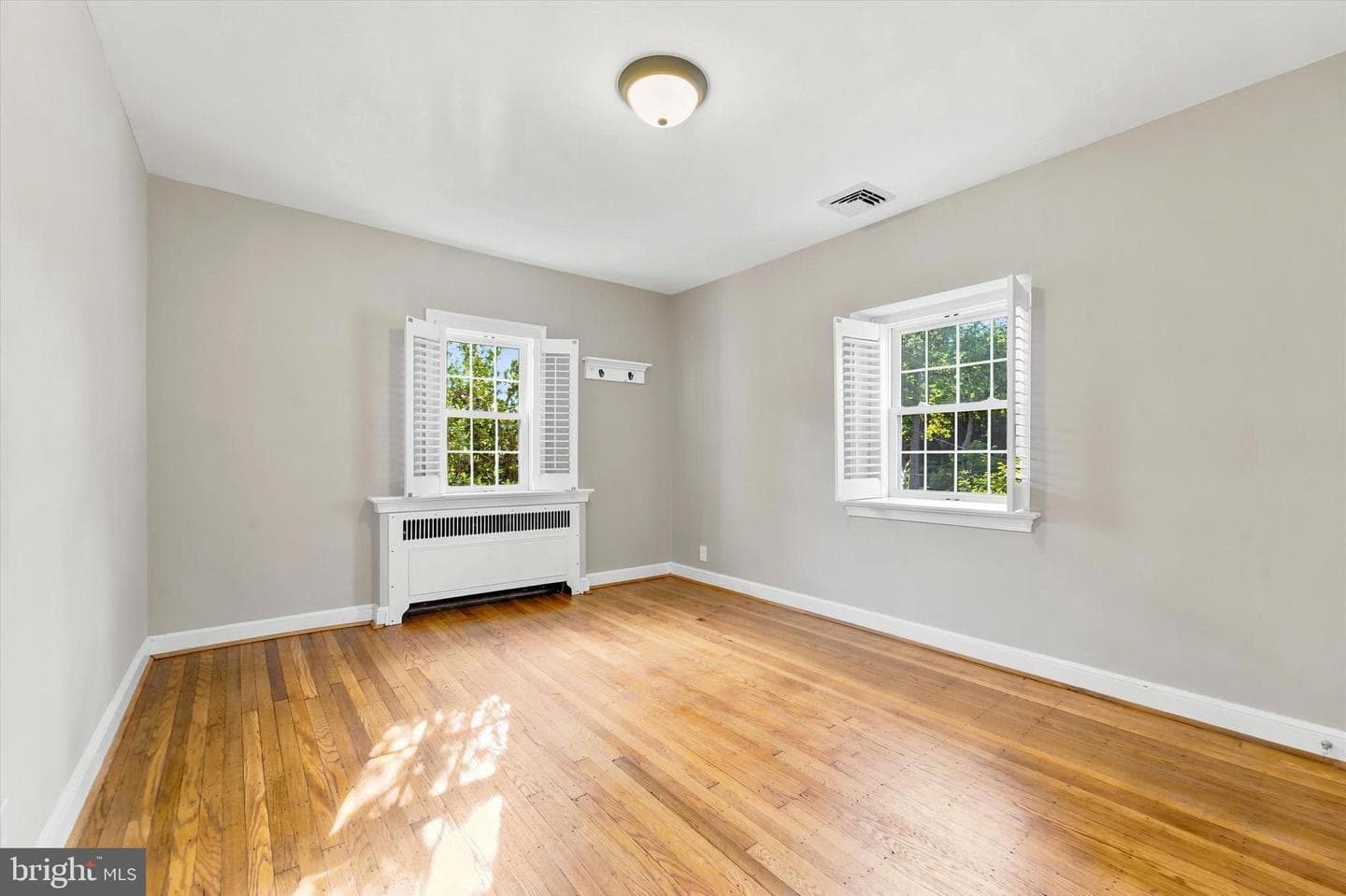 570 Strathmore Road photo 23
