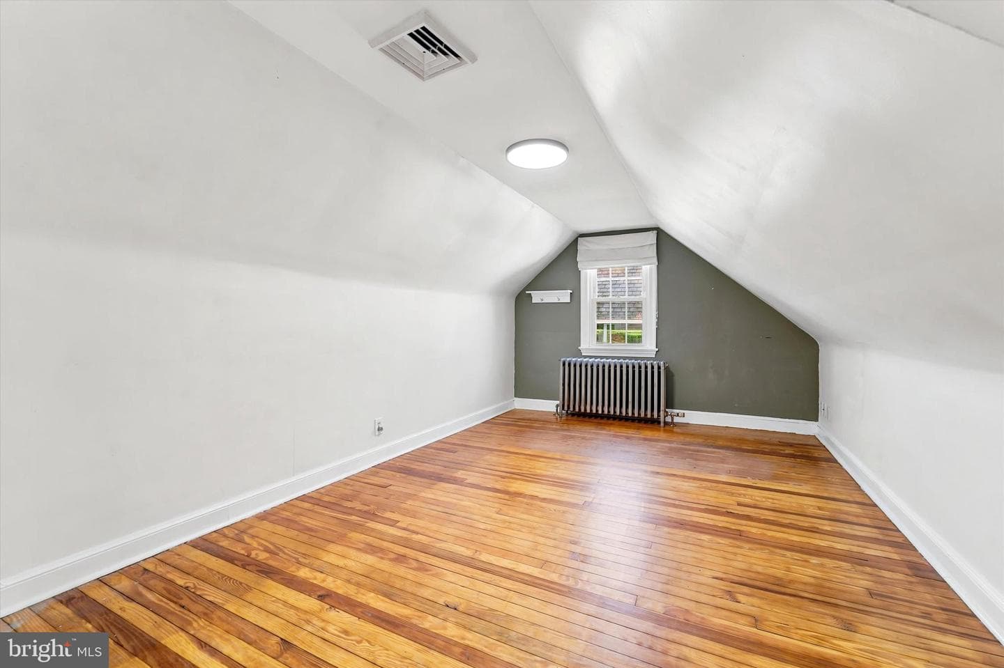 570 Strathmore Road photo 26