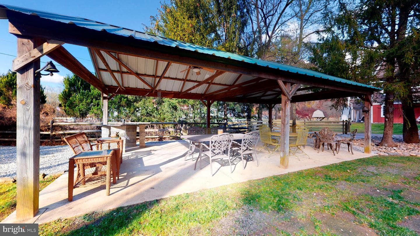 901 Crum Creek Rd photo 78