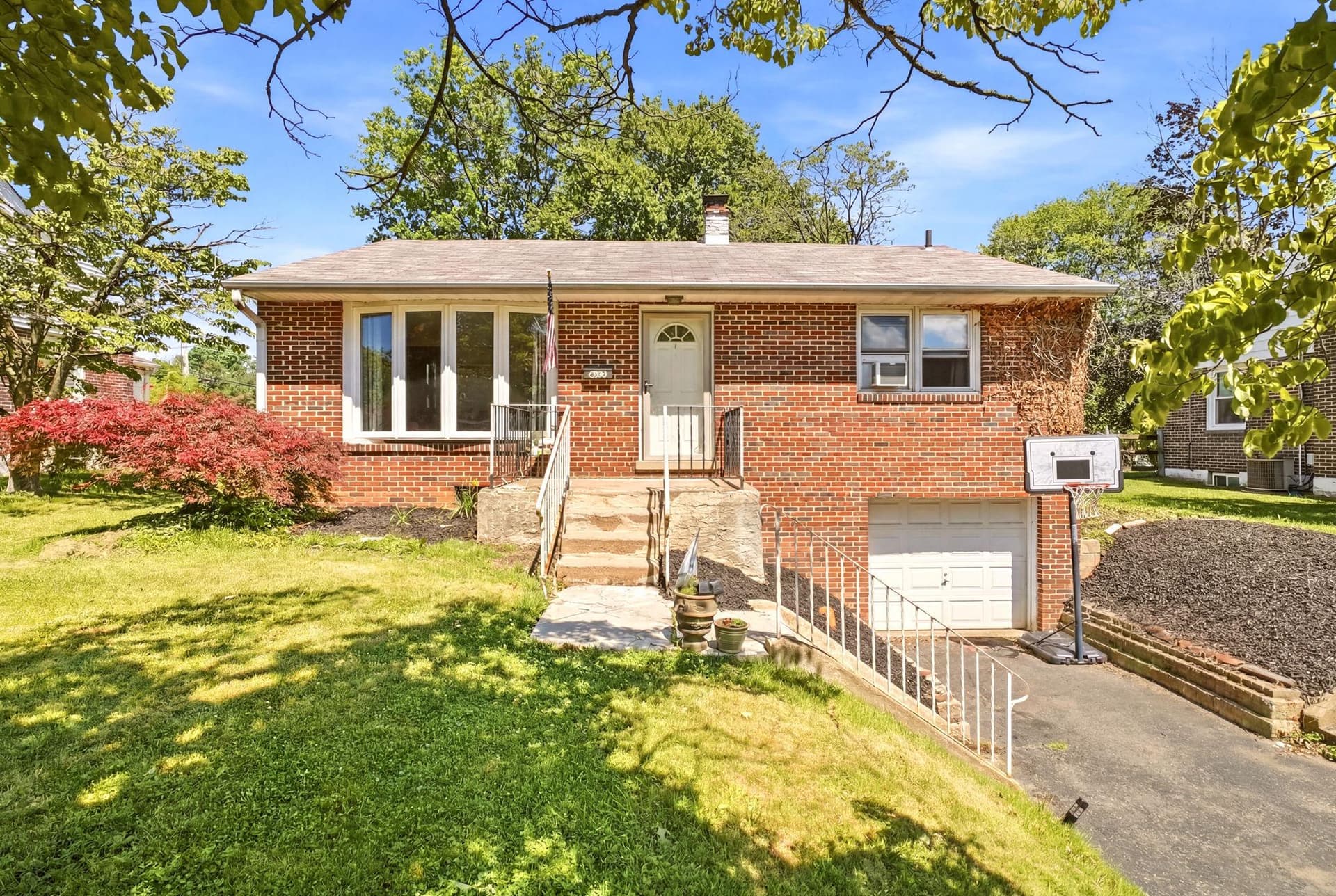 112 Meadowbrook Lane, Brookhaven