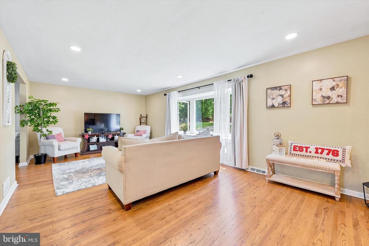 1520 Caroline Drive photo 4