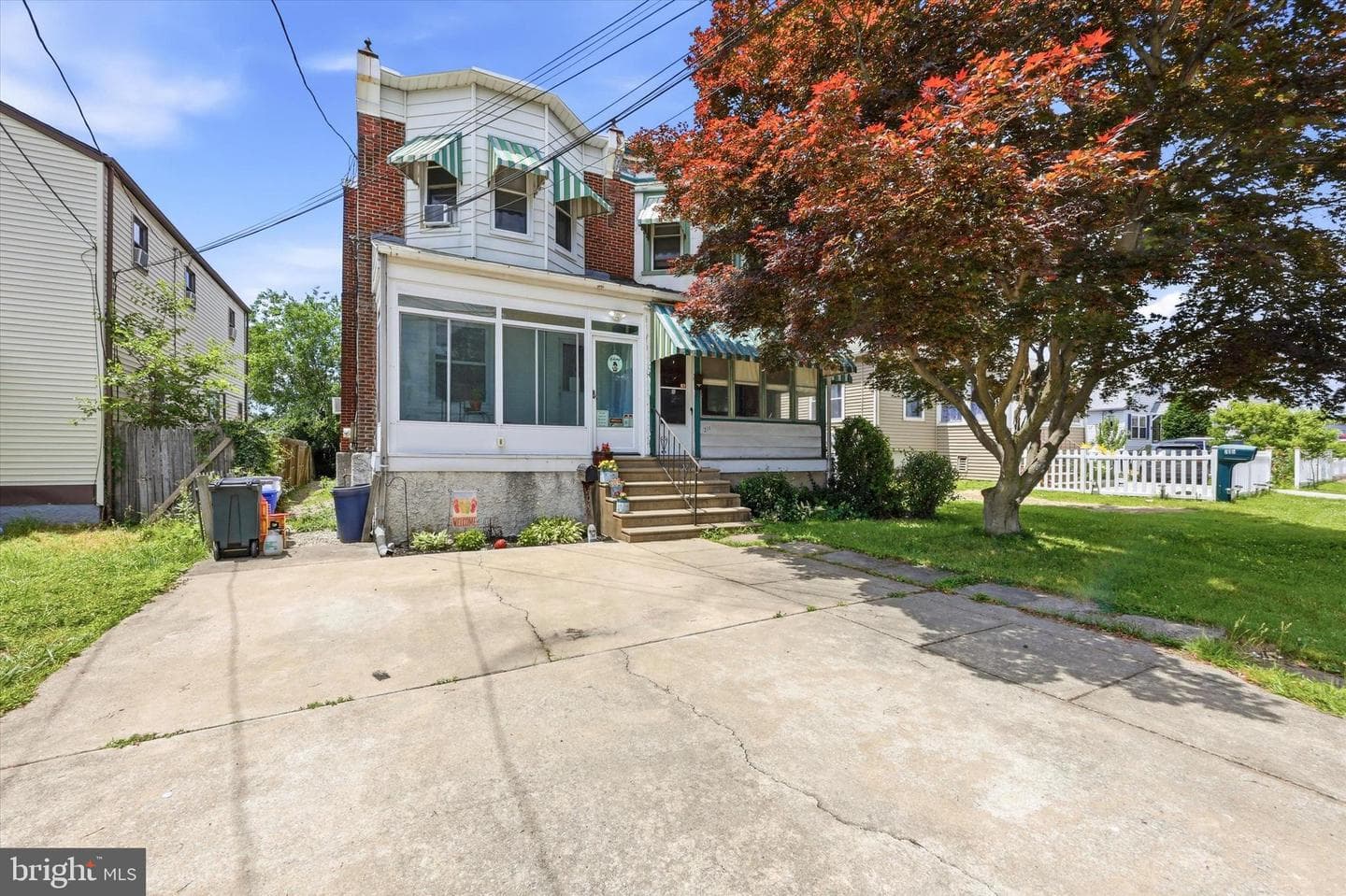 209 Amosland Road, Holmes