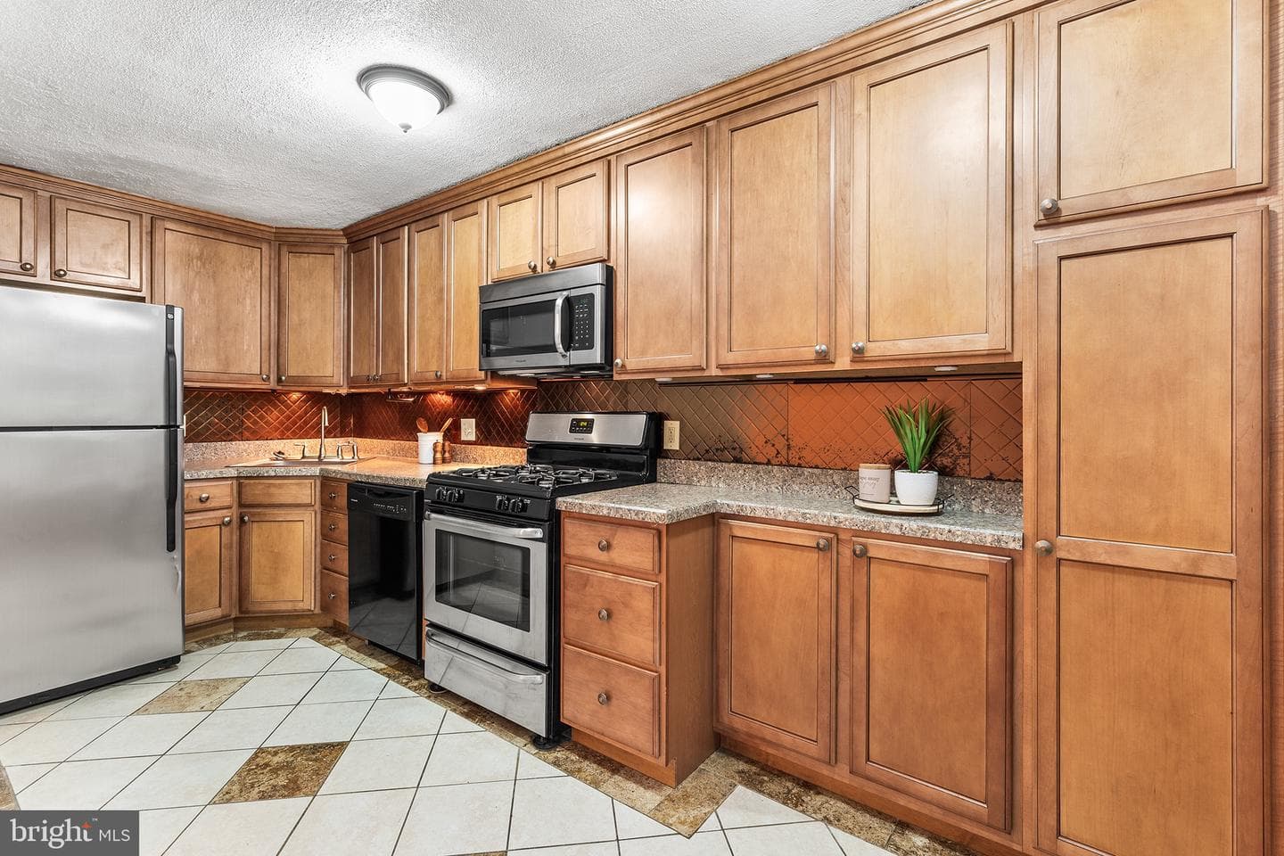 390 Glen Cove photo 8