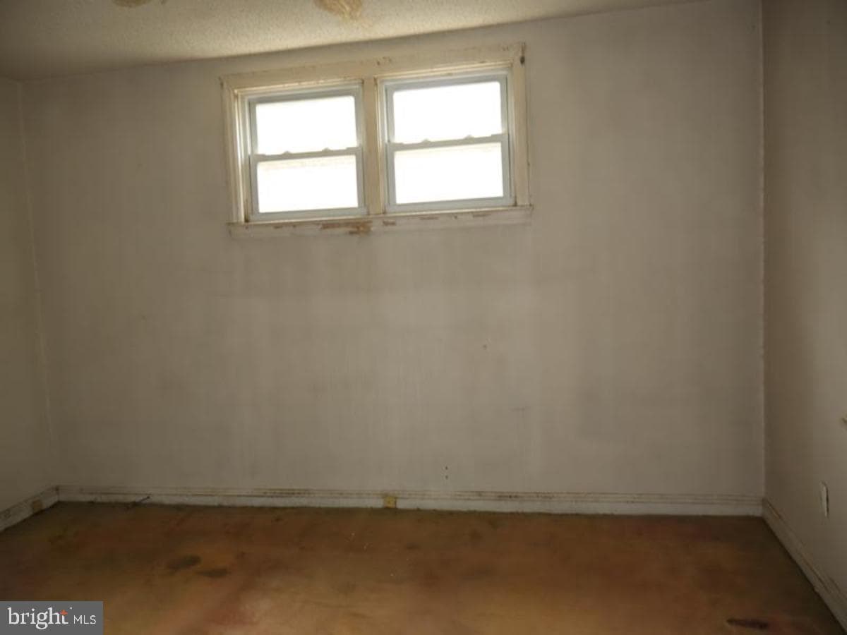 323 N Maple Avenue photo 12