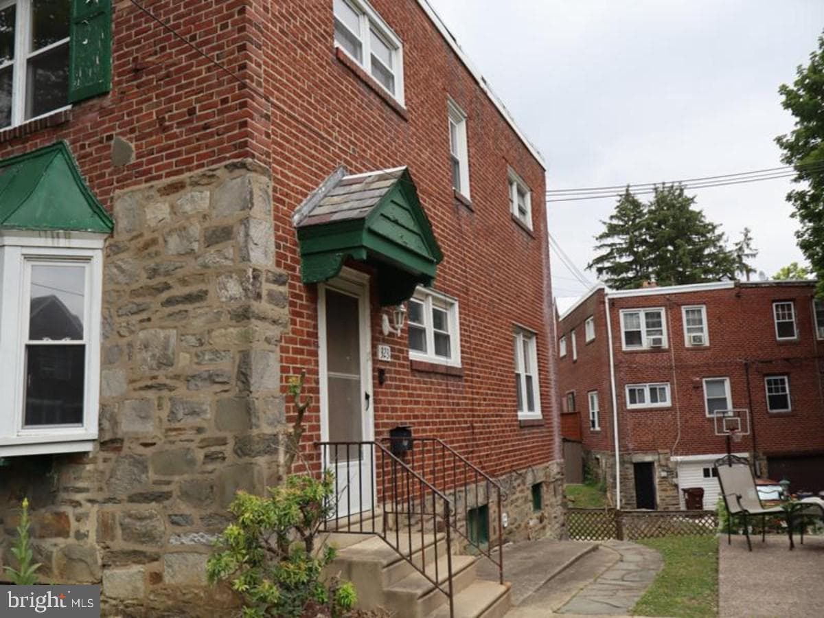323 N Maple Avenue photo 3
