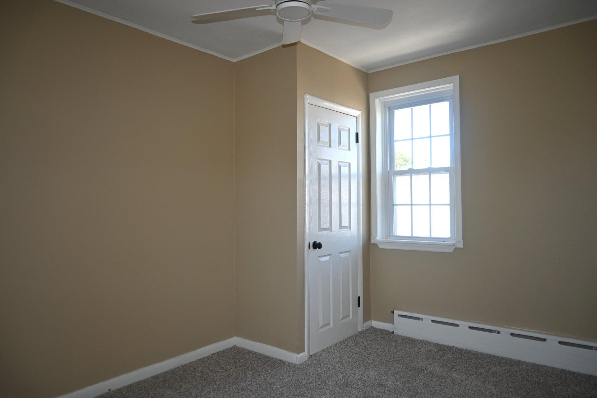 281 N Wycombe Avenue photo 17