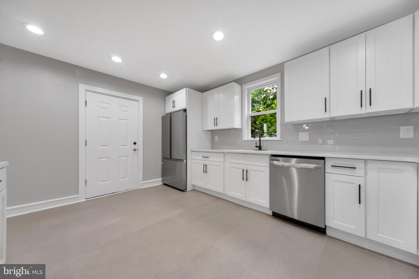 552 Larchwood Avenue photo 10