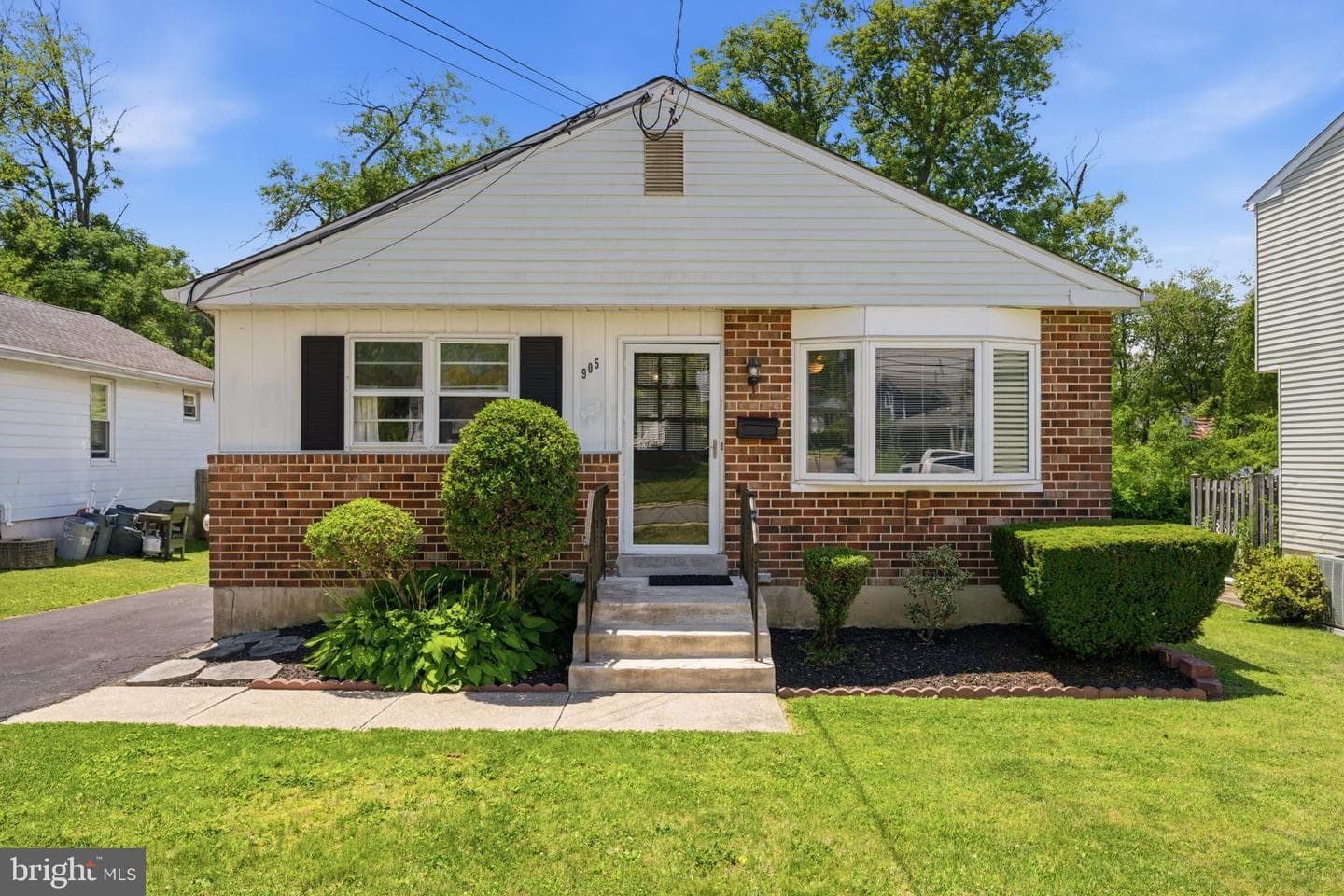 905 Amosland Road, Morton