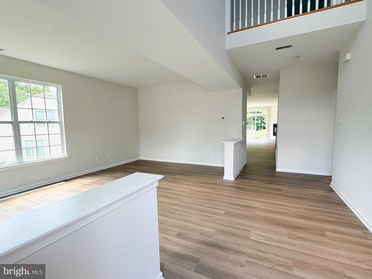 1663 Village Avenue photo 4