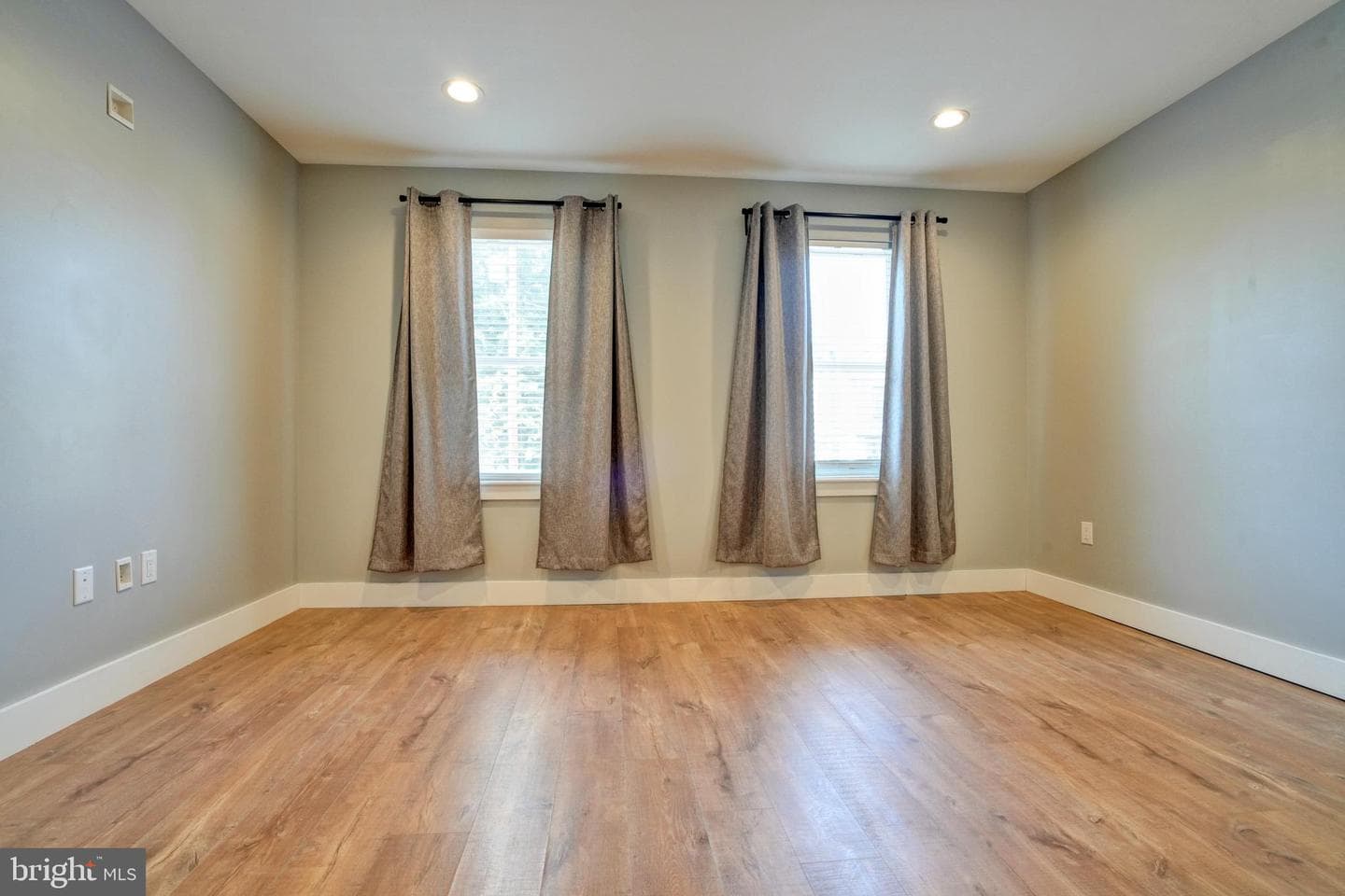 609 Vernon Street photo 11