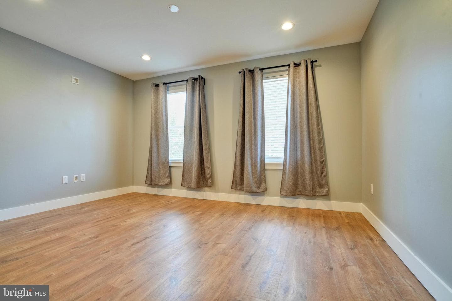 609 Vernon Street photo 13