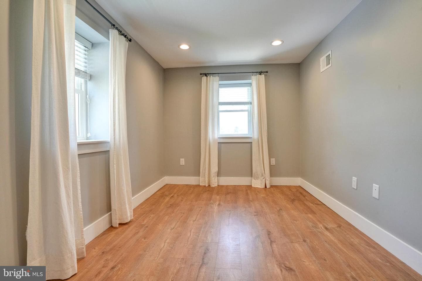 609 Vernon Street photo 21