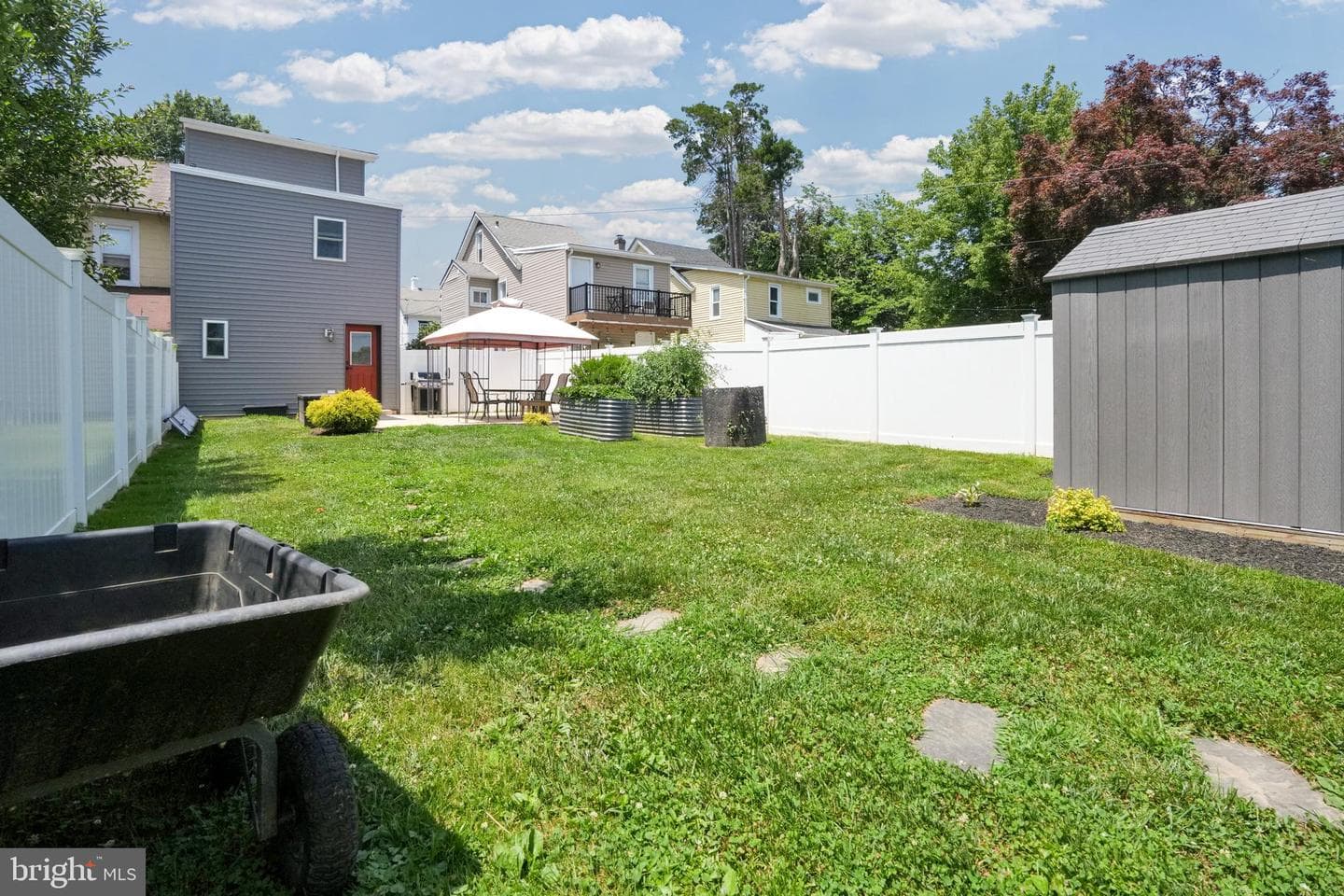 609 Vernon Street photo 30