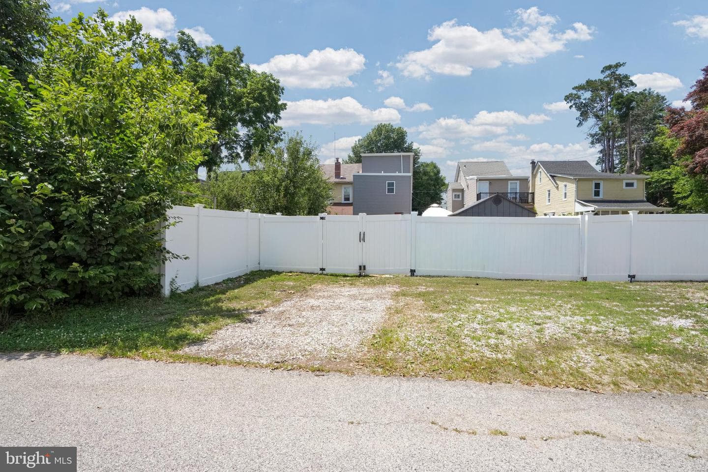 609 Vernon Street photo 33