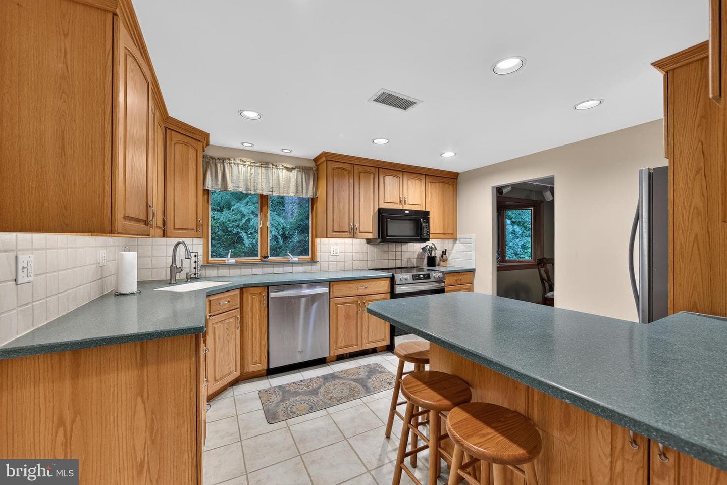 37 N Longpoint Lane photo 10