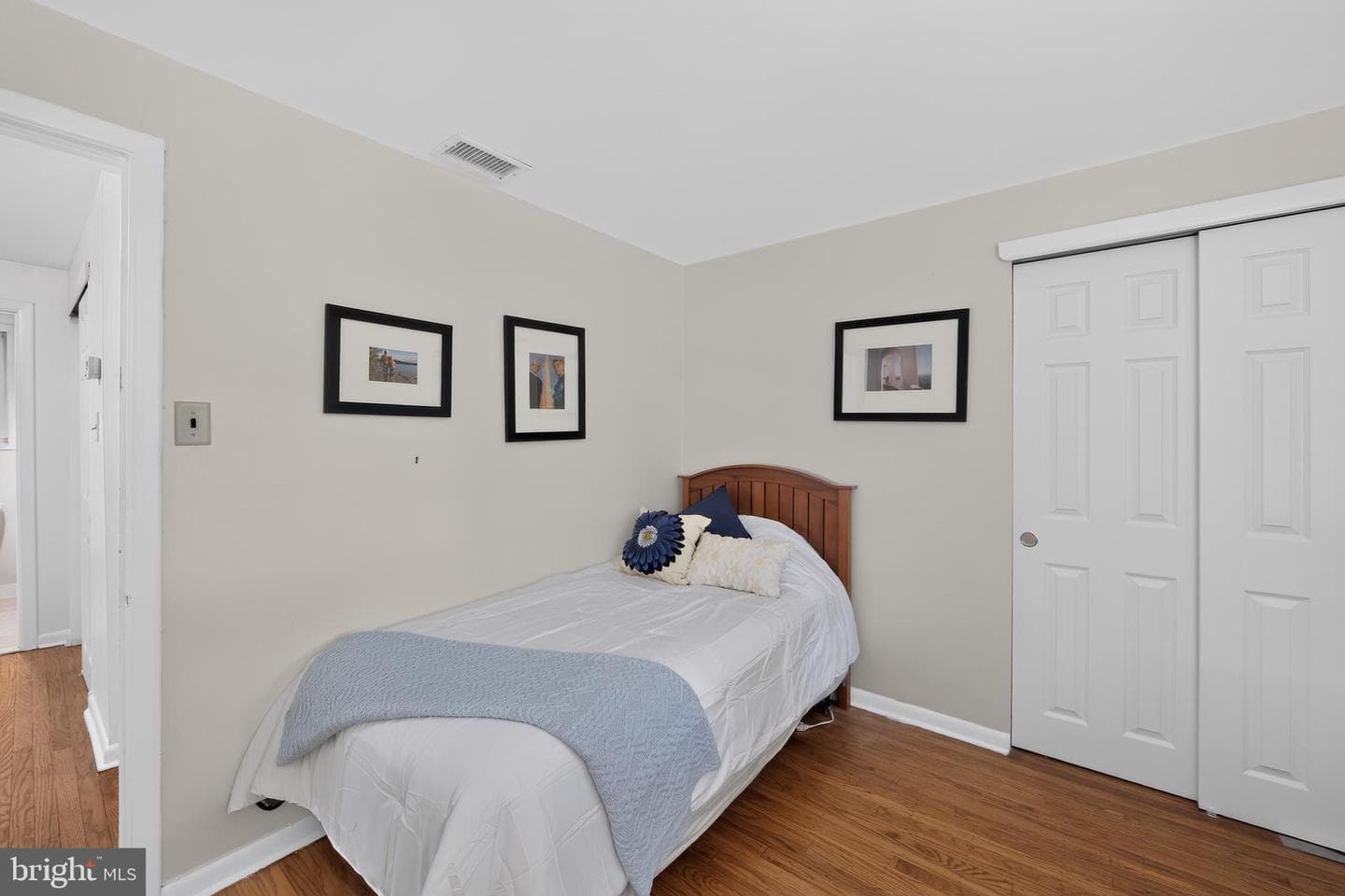 37 N Longpoint Lane photo 23
