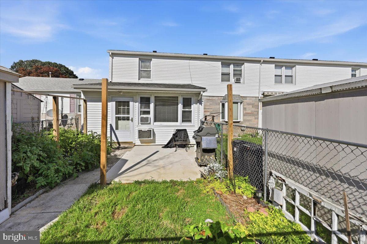355 Hibbs Ave photo 18