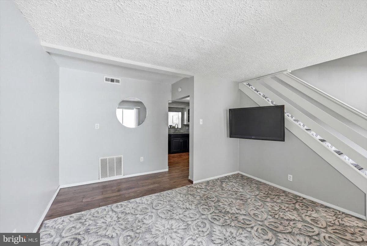 355 Hibbs Ave photo 8